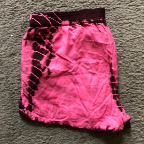 Pink & brown tie dye shorts - Picture 2 of 3